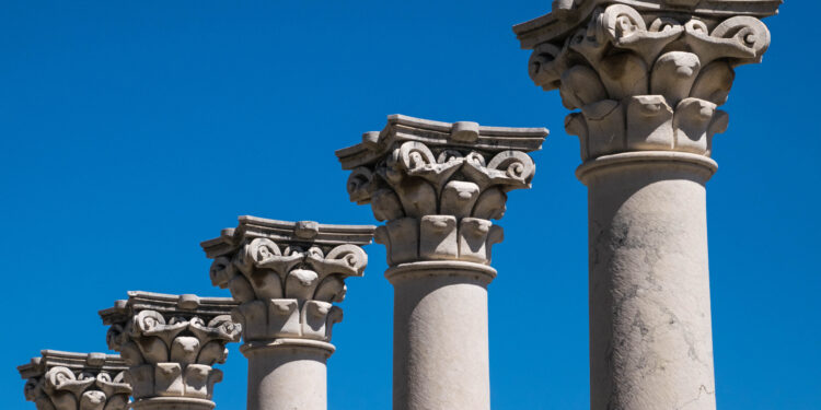 Photo of 5 Roman-like pillars representing the pillars of health concept